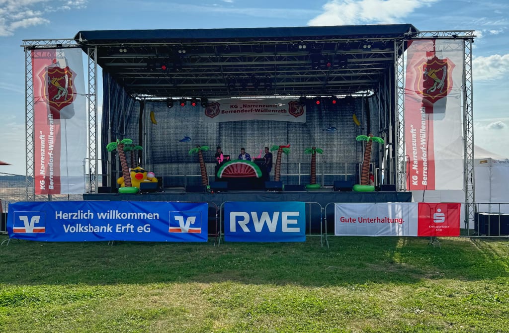 Open-Air Live-Bühne in NRW — Veranstaltungstechnik von C.R Veranstaltungstechnik